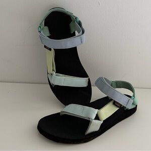 Green and blue color block Teva size 8
